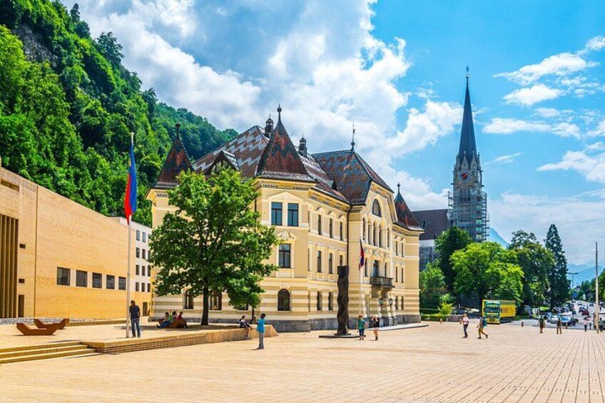 Private day trip from Zurich to Heidiland and Vaduz 4