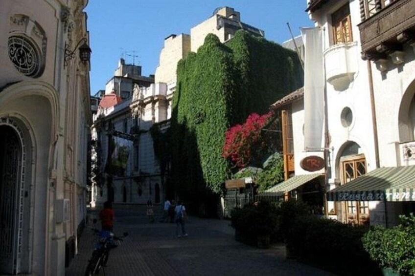 Best Santiago Street Food Tour with 4+ Tastings and Drink 2