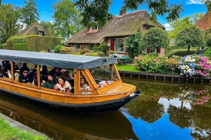From Amsterdam to Giethoorn Day Trip & Guided Canal Cruise 1