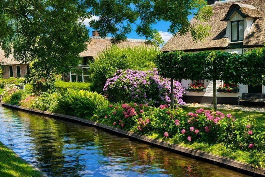 From Amsterdam to Giethoorn Day Trip & Guided Canal Cruise 4