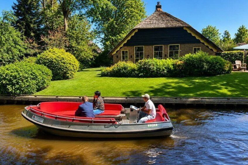From Amsterdam to Giethoorn Day Trip & Guided Canal Cruise 3