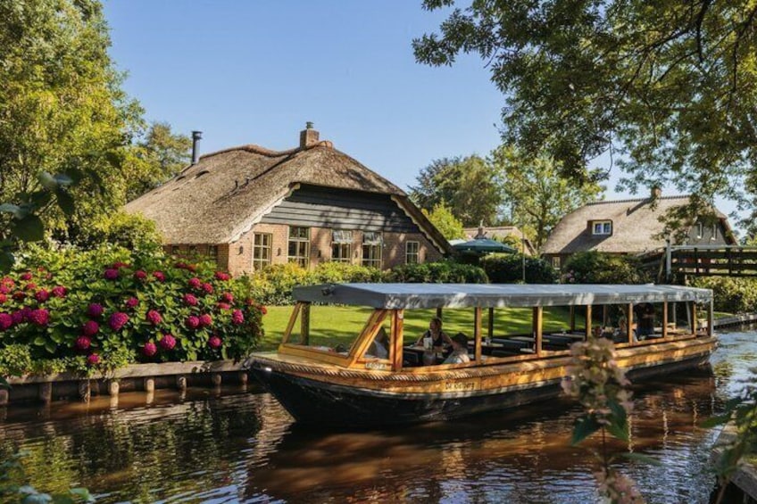 From Amsterdam to Giethoorn Day Trip & Guided Canal Cruise 1