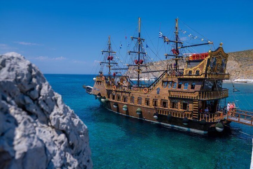 3 Island Luxury Cruise with 4 Swimming Stops with Captain Morgan 2