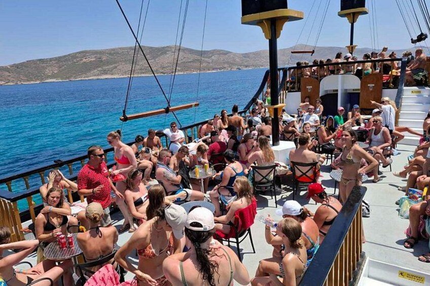 3 Island Luxury Cruise with 4 Swimming Stops with Captain Morgan 2
