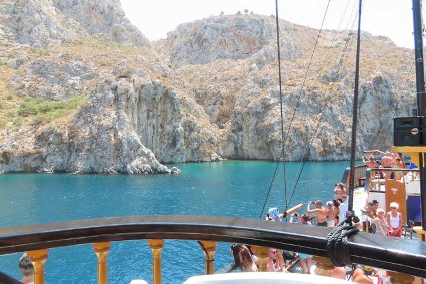 3 Island Luxury Cruise with 4 Swimming Stops with Captain Morgan 5