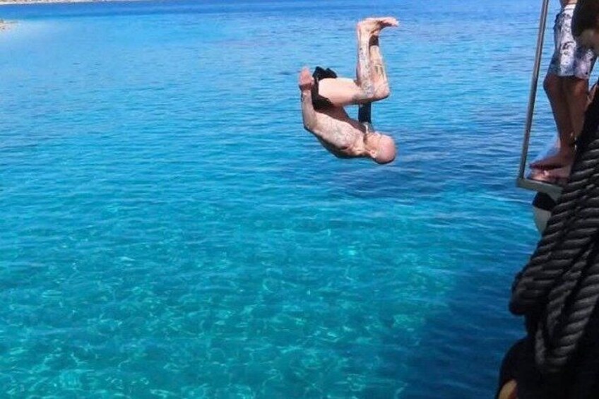 3 Island Luxury Cruise with 4 Swimming Stops with Captain Morgan 4