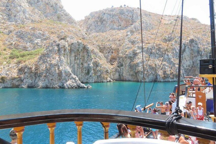 3 Island Luxury Cruise with 4 Swimming Stops with Captain Morgan 3