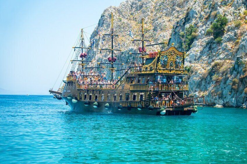 3 Island Luxury Cruise with 4 Swimming Stops with Captain Morgan 5