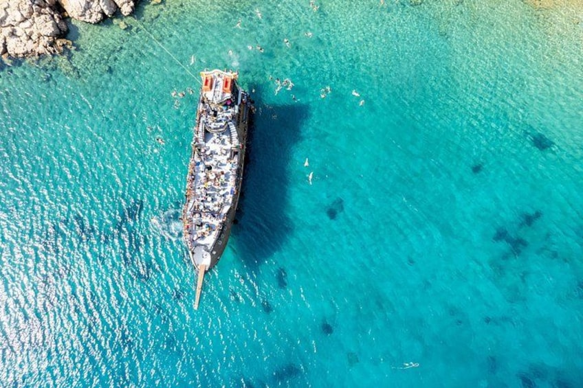 3 Island Luxury Cruise with 4 Swimming Stops with Captain Morgan 4