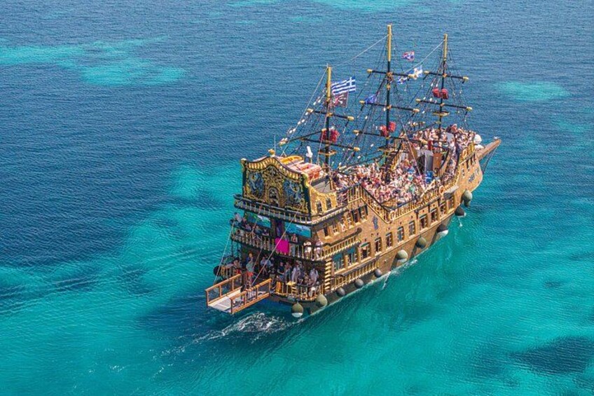 3 Island Luxury Cruise with 4 Swimming Stops with Captain Morgan 1