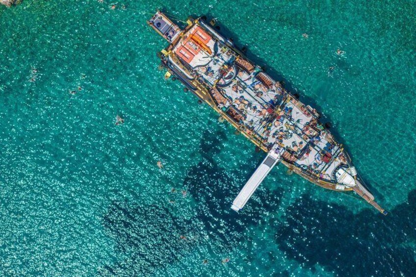 3 Island Luxury Cruise with 4 Swimming Stops with Captain Morgan 3