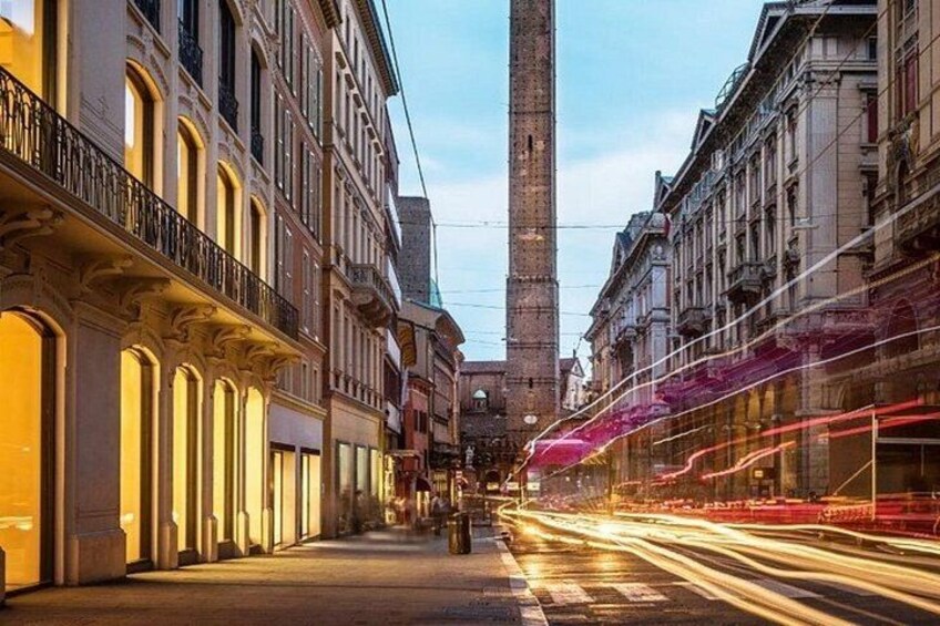 Historic Center Walking Tour in Bologna 2