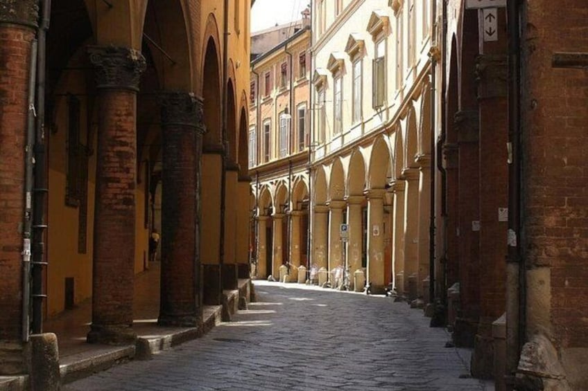 Historic Center Walking Tour in Bologna 2