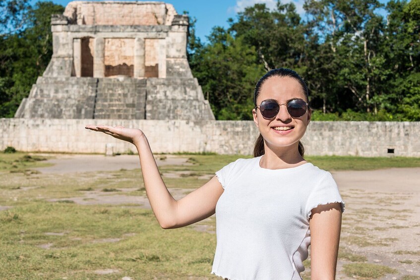 Chichén Itzá & Cenote Hubiku Roundtrip Transportation with Hotel Pickup 1