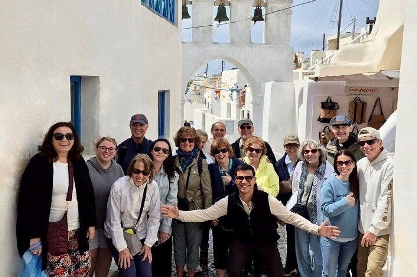 Santorini in 5 hours: Oia, Traditional Villages & Black Beach 4