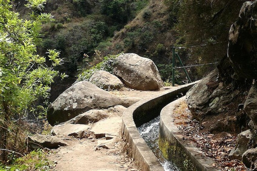 Wet your hair in the amazing Moinhos/Nova Levada 4