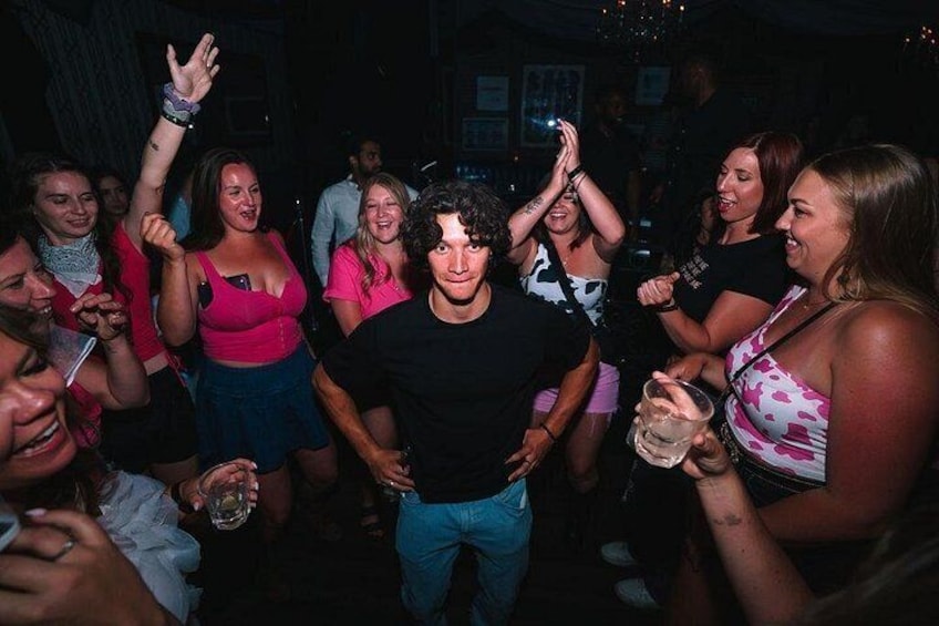 VIP Group Clubbing Experience with the West Coast Party Crawl 4