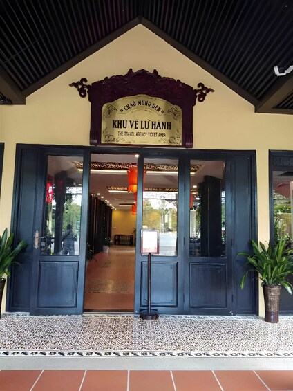 Vietnam: Shuttle bus Hoi An - Ba Na Hills 5