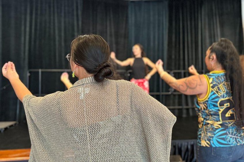 Hula Lesson on Maui (Basics) 3
