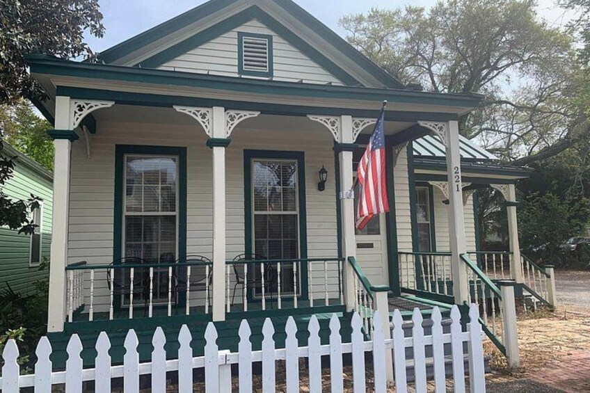 Pensacola Walking Ghost Tour With Ghost Hunting Equipment 2