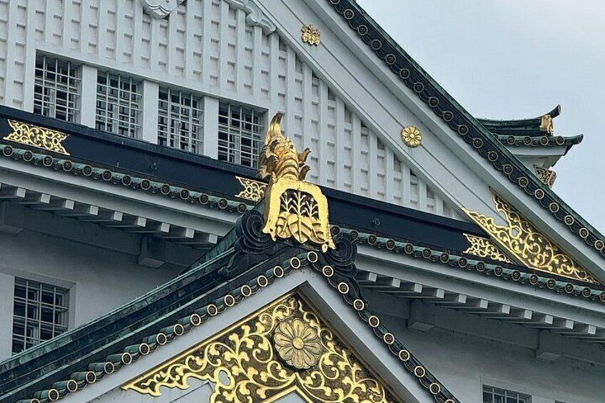 A building with ornate golden decorations and a traditional architectural style. 3