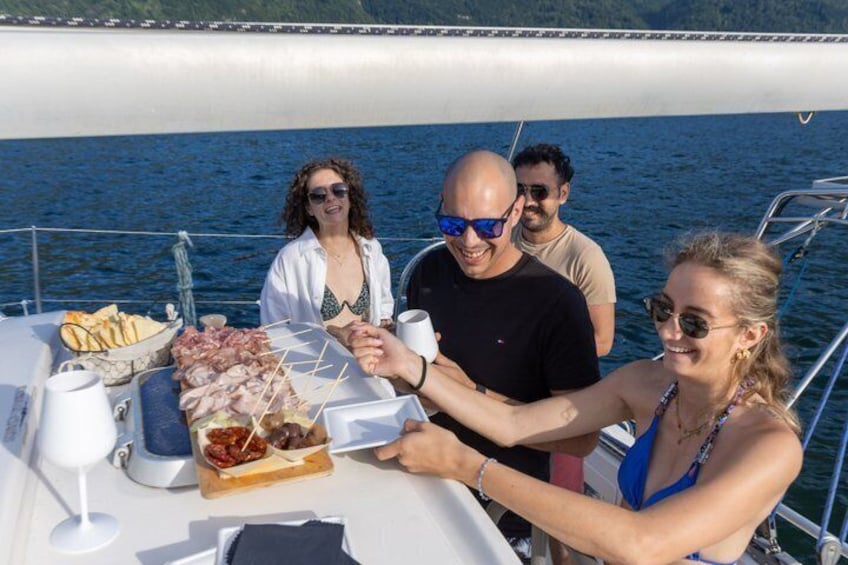 4h Catamaran Tour on Lake Como with Snacks - from Tremezzo 5