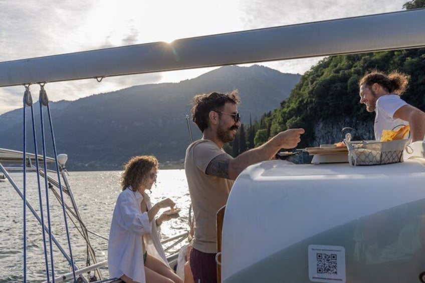 4h Catamaran Tour on Lake Como with Snacks - from Tremezzo 2