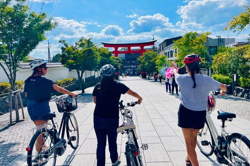 Pedal Adventure Kyoto's iconic landmarks on an e-bike tour 2