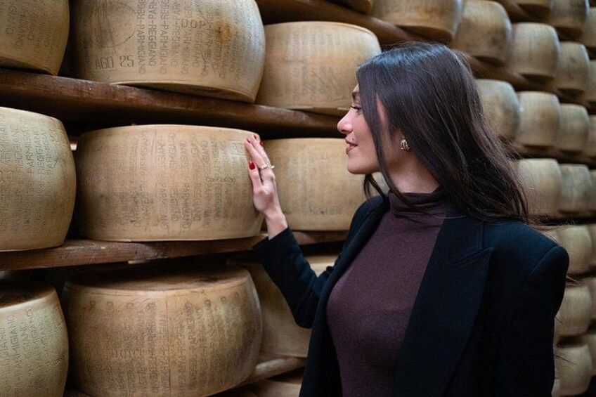 A person standing in front of large wooden barrels with inscriptions. 1