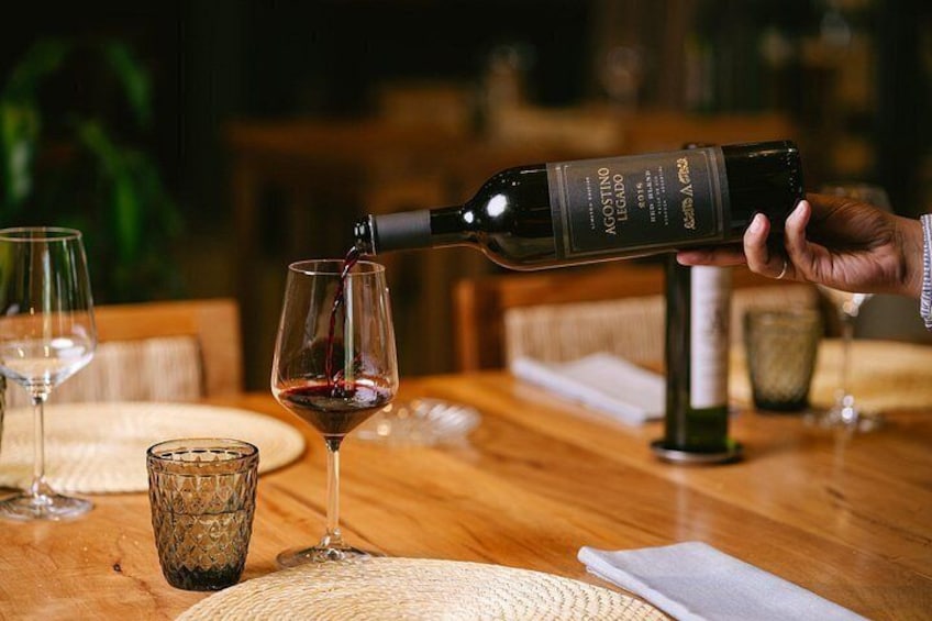 A lunch of steps paired with wines. 1