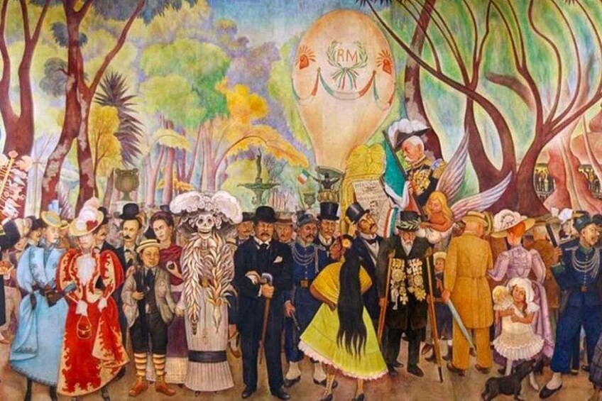 Un mural con un grupo diverso de personas vestidas con trajes históricos, un globo aerostático y una fuente. 3