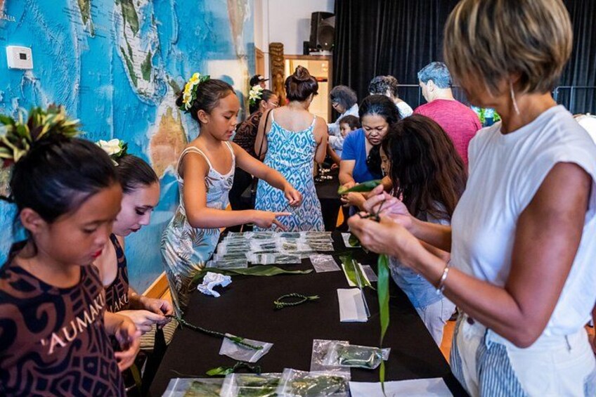 Make a Ti leaf bracelet for someone special. 3