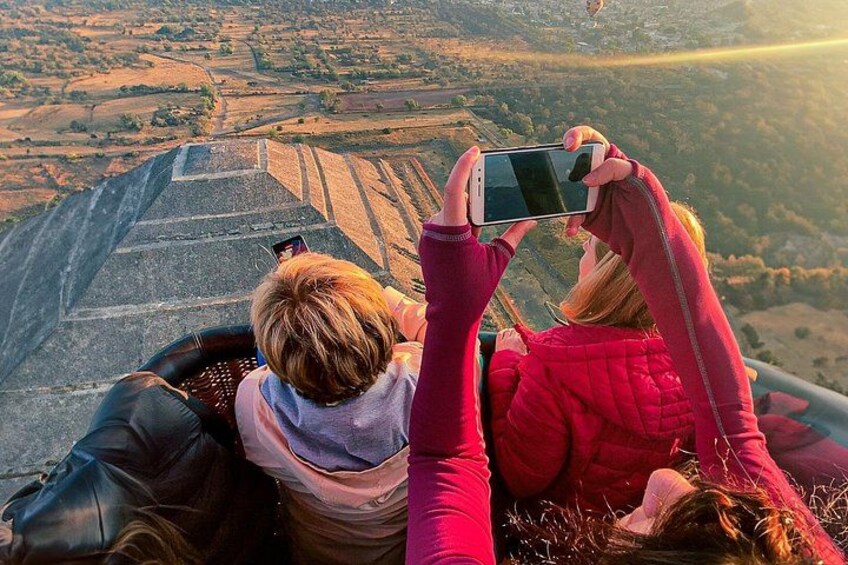 Teotihuacan Balloon Ride with Cave Breakfast & Transportation 2