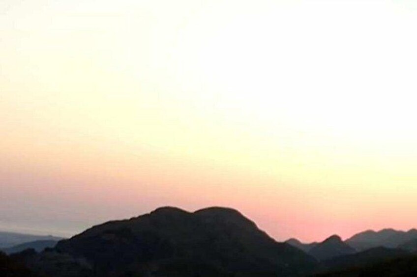 Surprise your loved one: Jeep tour with dinner and wine under sky 2
