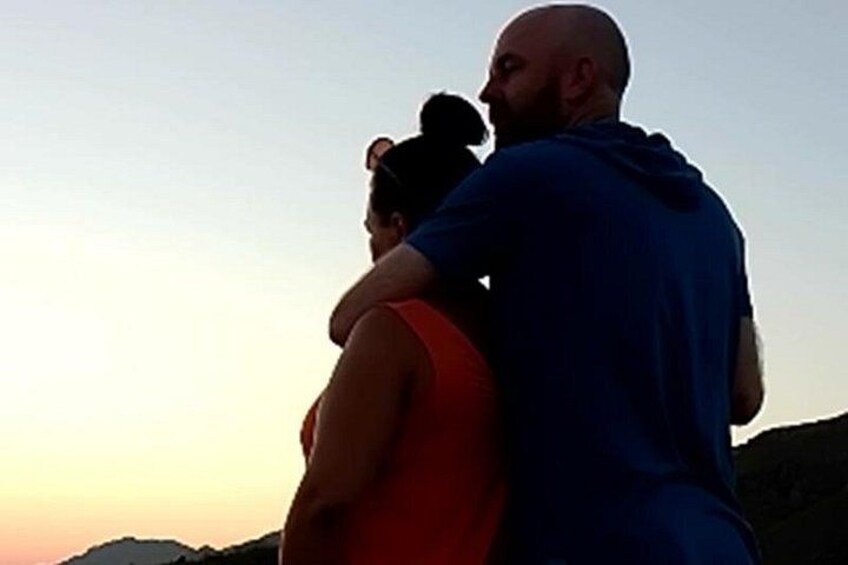 Surprise your loved one: Jeep tour with dinner and wine under sky 4