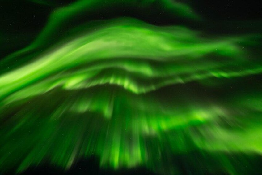 A blurred green light display. 4