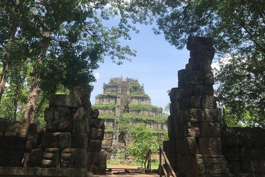 Prasad Thom in Koh Ker group built around 928AD to 944AD. 4