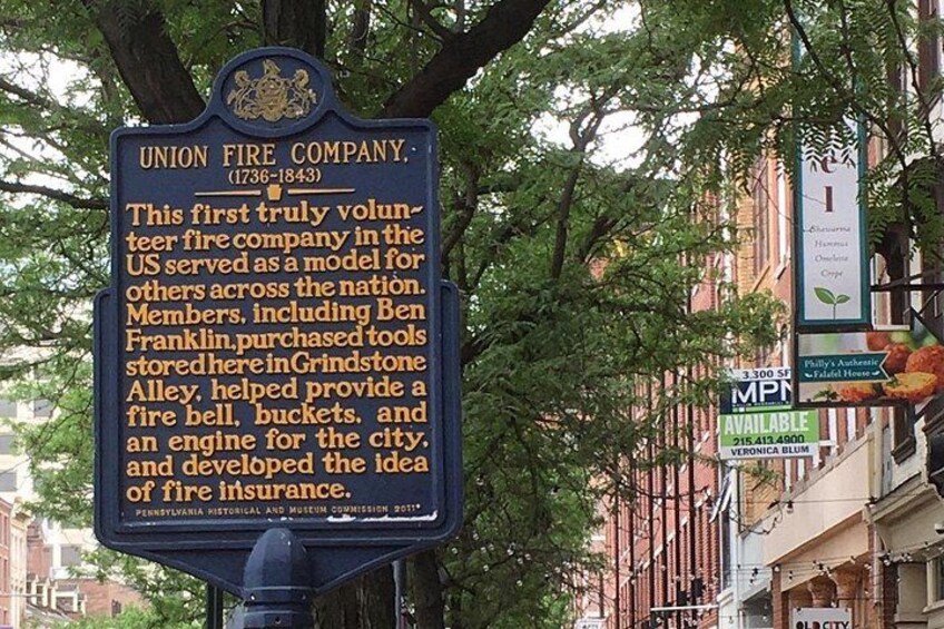 Independence Mall (Entrance to 2 Historic Sites) 2.5 Hour Walking 2