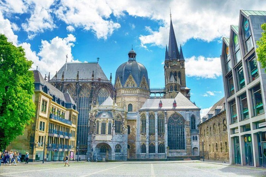 Explore Aachen in 60 minutes with a Local 4