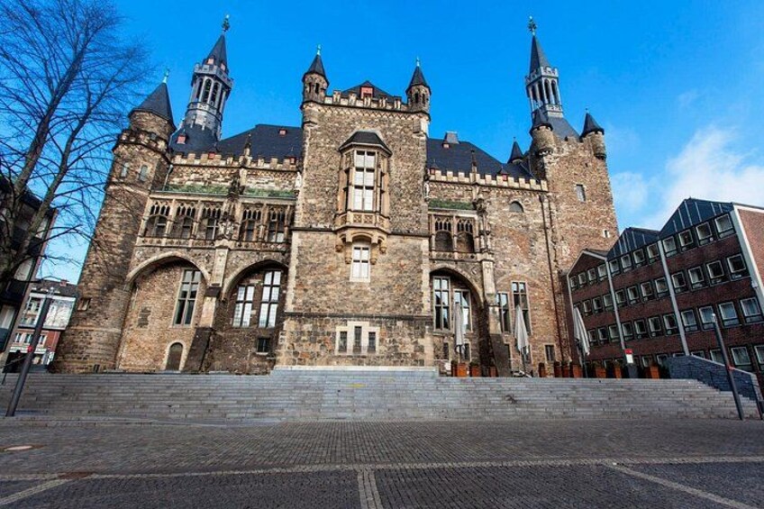 Explore Aachen in 60 minutes with a Local 2