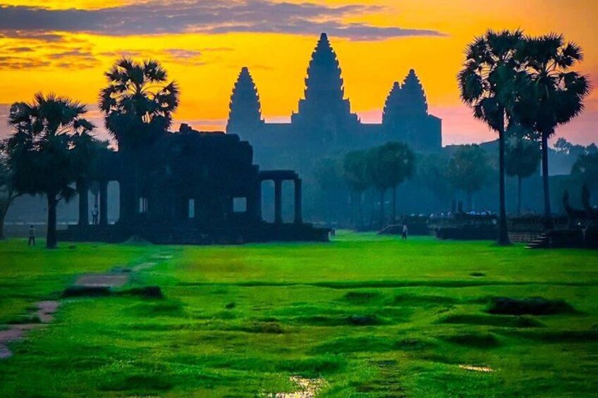 Siem Reap: 1 Day Angkor Wat Sunrise Private Tour by Tuk-Tuk 2