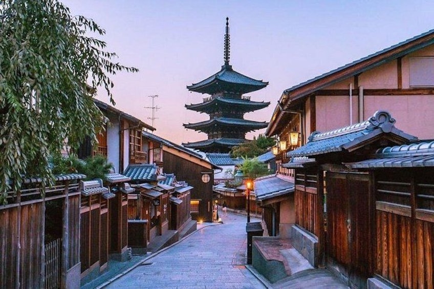 Yasaka Pagoda in Gion District 3