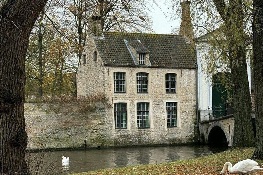 2-Hour Historical Walking Tour in Bruges with Praline Included 4