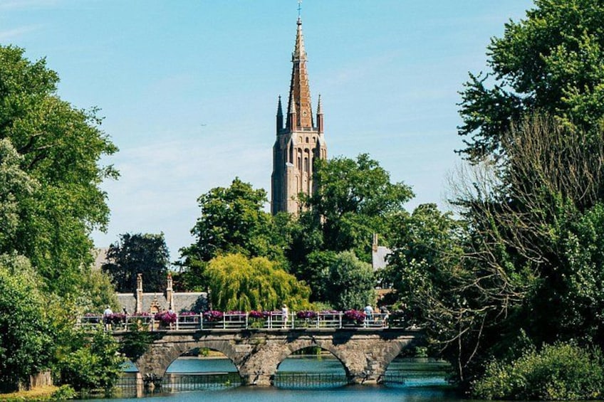 2-Hour Historical Walking Tour in Bruges with Praline Included 2