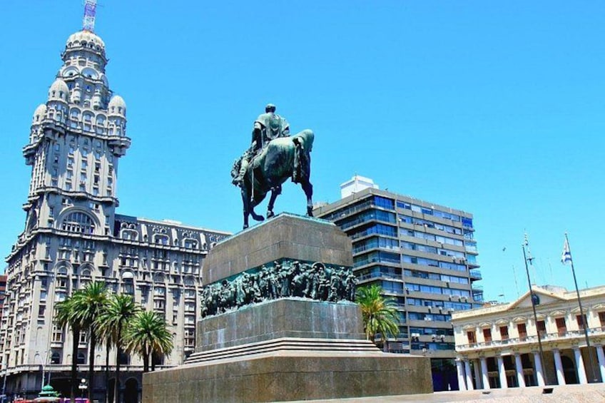Independence Square
Artigas Monument 1