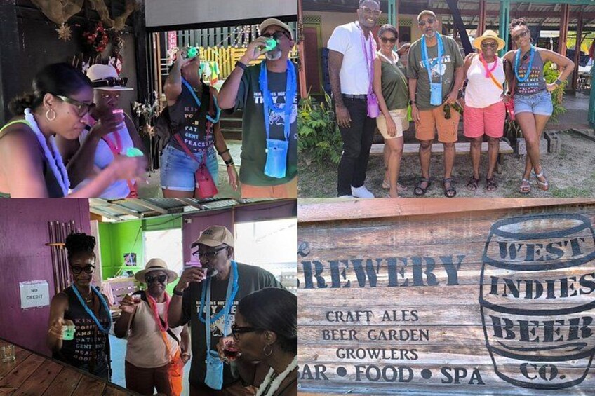 Un grupo de personas en una cervecería, con un letrero que dice 'West Indies Brewery'. 1