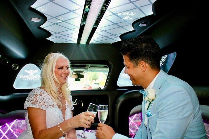 3 HR Red Rock Limousine Tour with Champagne and Goodies 4