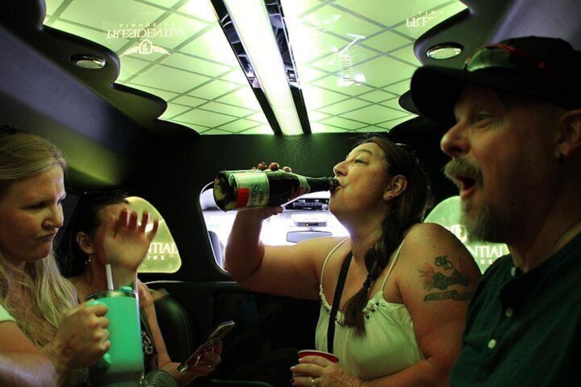 3 HR Red Rock Limousine Tour with Champagne and Goodies 5
