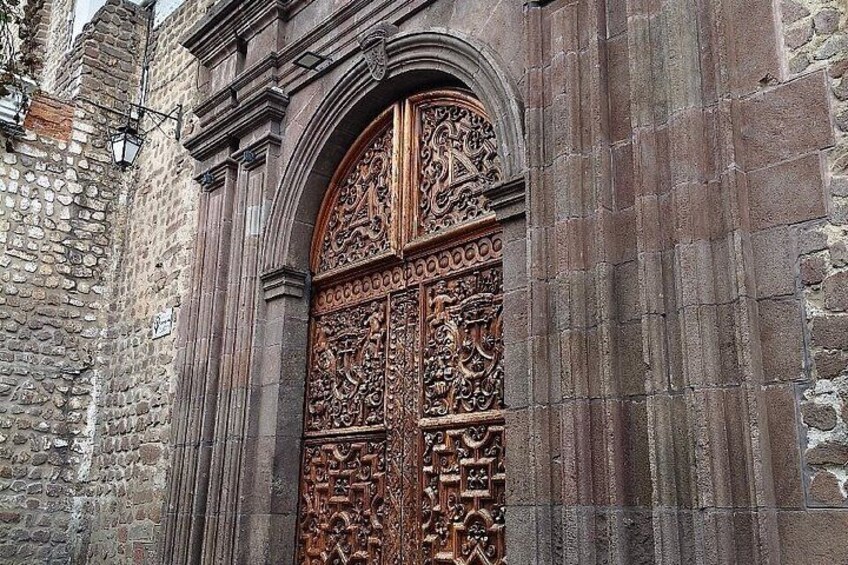 Quito Old Town tip based walking tour small groups Cacao Taste 4