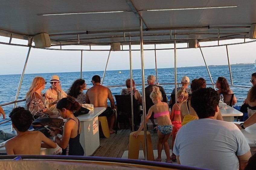 Yellow Submarine Shipwreck & Turtle Cruise with Unlimited Drinks 4